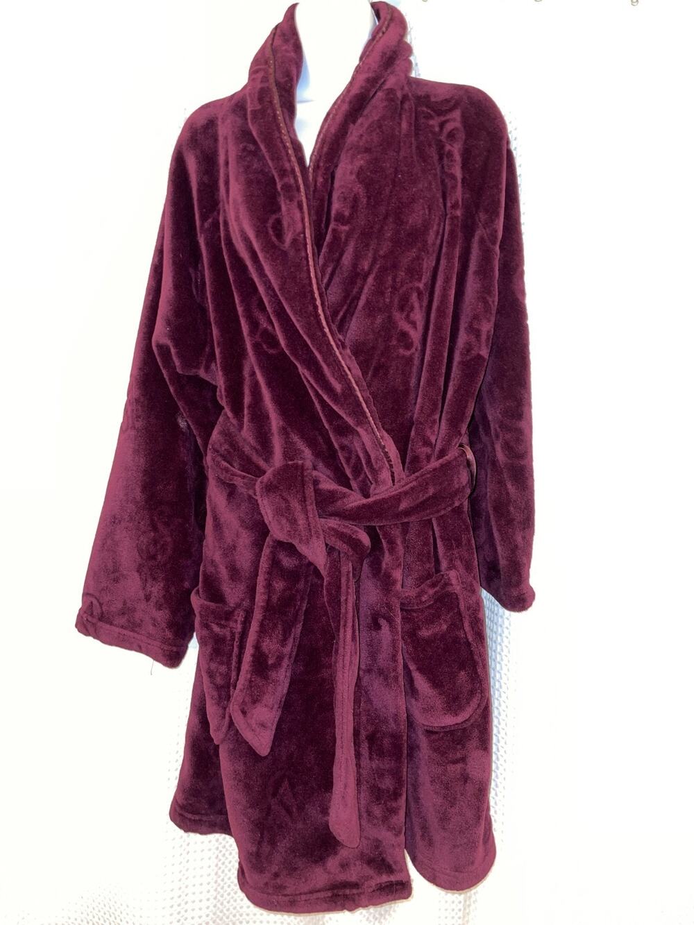 Victoria’s Secret Cozy Short Plush Robe–Embossed VS Logo – Sz. L Maroon/Burgundy